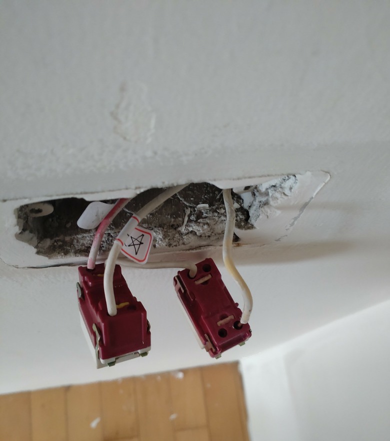 更換老式電燈開關拔線問題