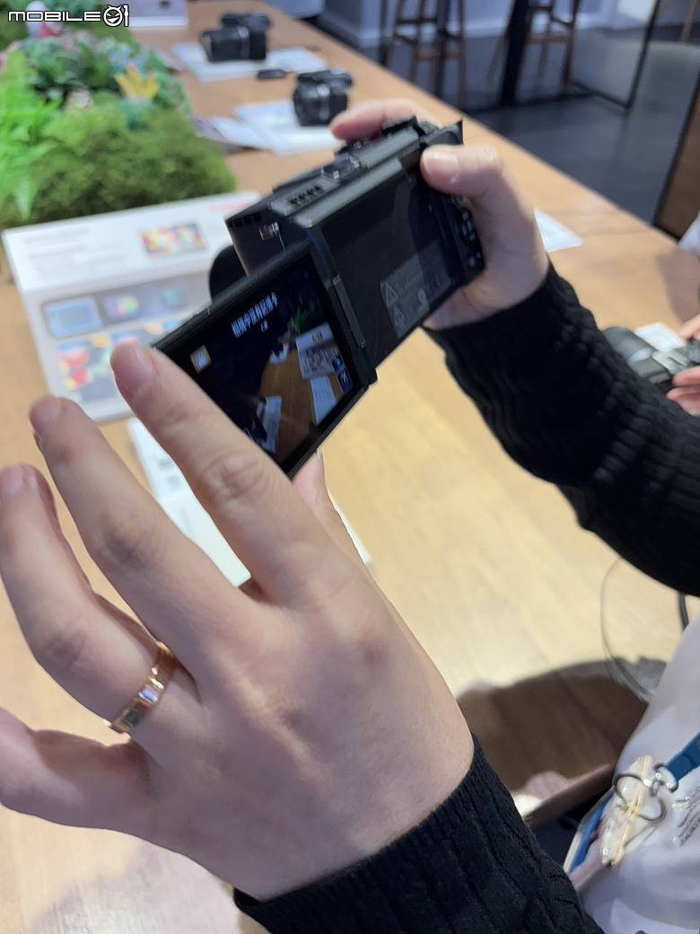 Canon PowerShot V1｜一通像詐騙的電話，讓我抽中相機75折，還順手搞定 App 中文化