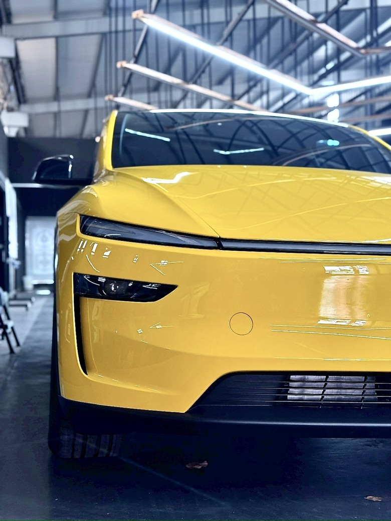 [開箱]嘉義汽車包膜｜ Tesla白TPU＋黃改色膜對照｜收邊工藝近拍，判斷師傅功力好不好！