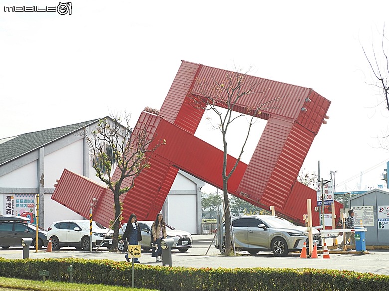 駁二藝術特區(蓬萊倉庫、大勇倉庫、大義倉庫)、大港橋、哈瑪星台灣鐵道館、典藏駁二餐廳 ARTCO、李家圓仔湯 — 冬日高雄港濱散策 駁二篇