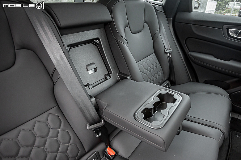 Volvo 小改款 XC60 B5 試駕｜保留核心優勢，高級感再強化！