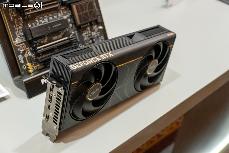 華碩推出 ProArt RTX 5090 OC Edition 顯示卡 在 2.5 Slot 厚度內具備雙導風散熱技術 提供內容創作者更高效能