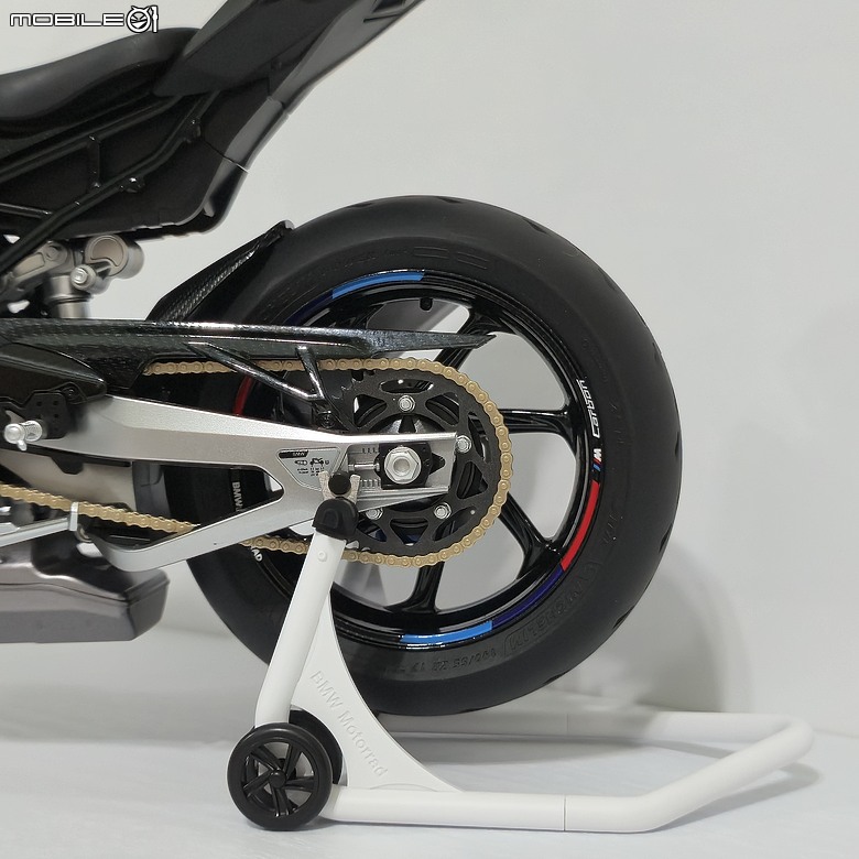 點我看大圖 🔧【模型新手也能輕鬆組 Part5】🏍️ 1/9 MENG MT-009S 1/9 BMW M1000RR 悅色版