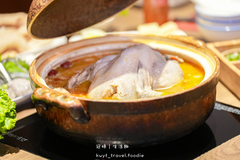 雞湯界愛馬仕！免費無限續湯，A5和牛與現流海鮮的奢華饗宴，台北包廂餐廳推薦，附最新菜單