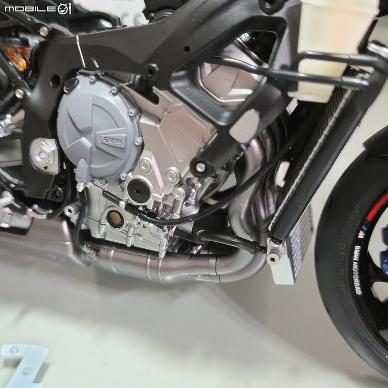 點我看大圖 🔧【模型新手也能輕鬆組 Part5】🏍️ 1/9 MENG MT-009S 1/9 BMW M1000RR 悅色版