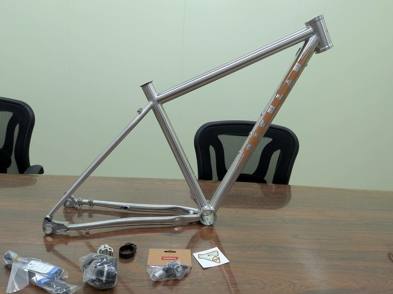 雲豹 新 不鏽鋼 gravel 車架開箱~