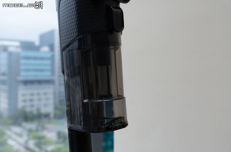 點我看大圖 Panasonic MC-SBR70 極淨光吸塵器開箱|地板乾淨看得見,雙電池 116 分鐘續航超給力!