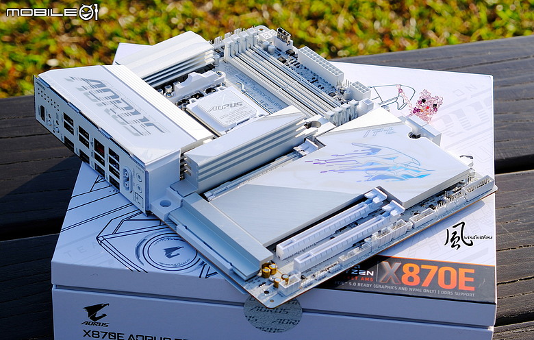 GIGABYTE 5080 GAMING OC搭載9800X3D實測DLSS 4.5遊戲與AI效能