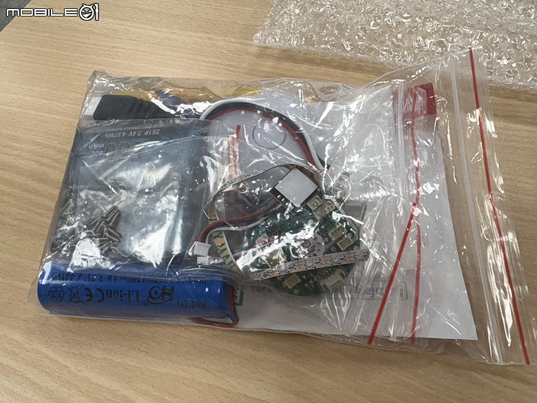 小學生也能玩無人機足球？ 球機組裝、初測心得與家長觀察全紀錄