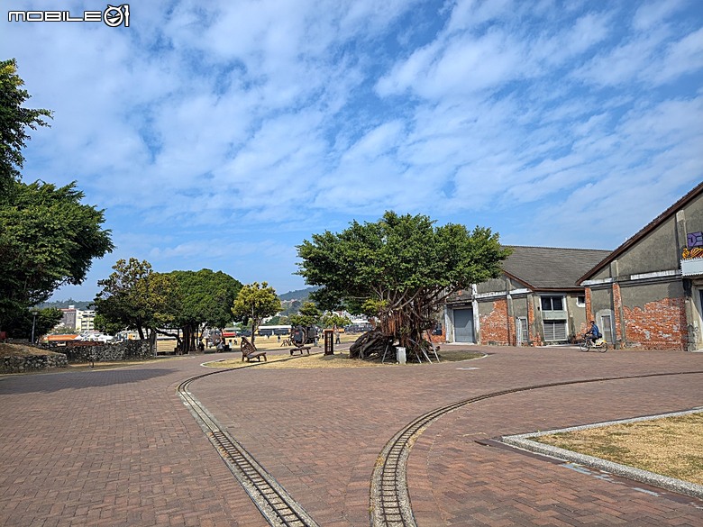 駁二藝術特區(蓬萊倉庫、大勇倉庫、大義倉庫)、大港橋、哈瑪星台灣鐵道館、典藏駁二餐廳 ARTCO、李家圓仔湯 — 冬日高雄港濱散策 駁二篇