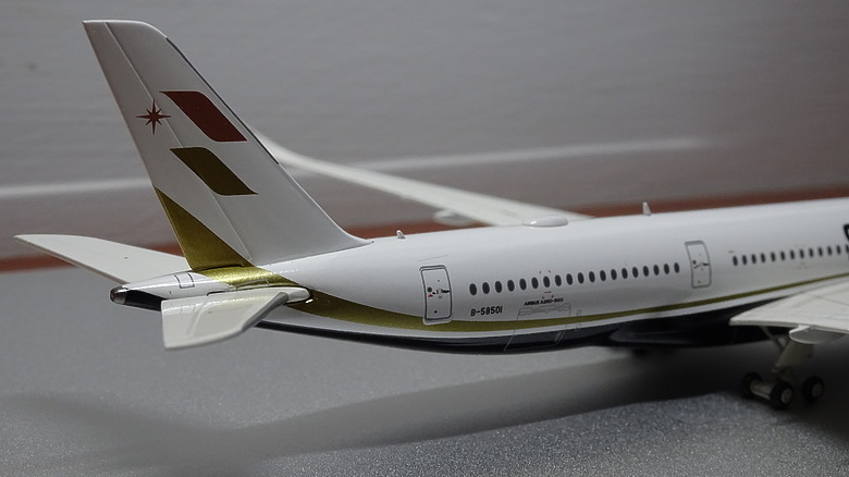 【開箱】1/400 金屬客機模型