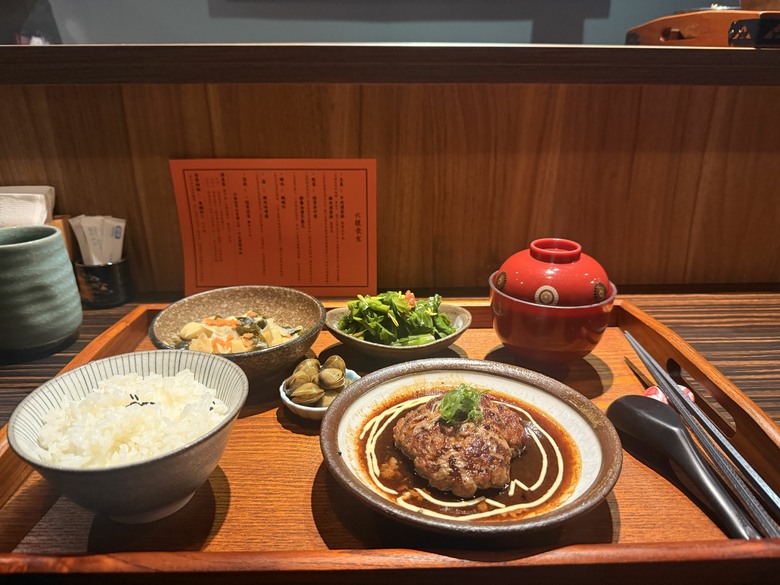 桃園火車站美食推薦｜六號食室日式漢堡排定食，巷弄人氣小店