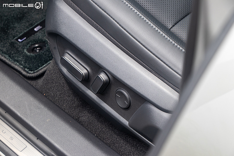 Lexus ES 300h 頂級版試駕｜省油、省稅都有感，掌握銷量密碼的超級王牌！