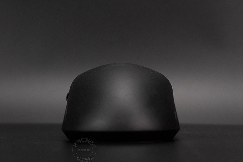 點我看大圖 微星 VERSA 300 WIRELESS 8K 電競滑鼠開箱:66g 超輕量搭 8000Hz 輪詢率、196 小時續航