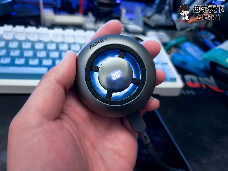 點我看大圖 最強手機散熱器?AUKEY 小冰充開箱|降溫 20°C + Qi2 磁吸快充完整實測LC-G10A