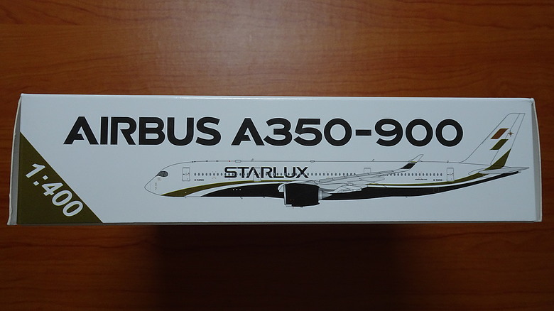 【開箱】1/400 金屬客機模型