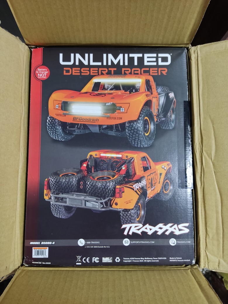 Traxxas 1/7 UDR 開箱