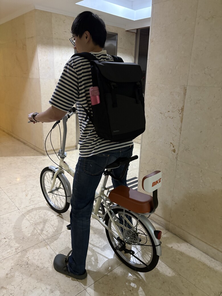 通勤筆電包｜tomtoc Slash-T64 Flip Laptop Backpack (同場加映｜金門小菜刀）