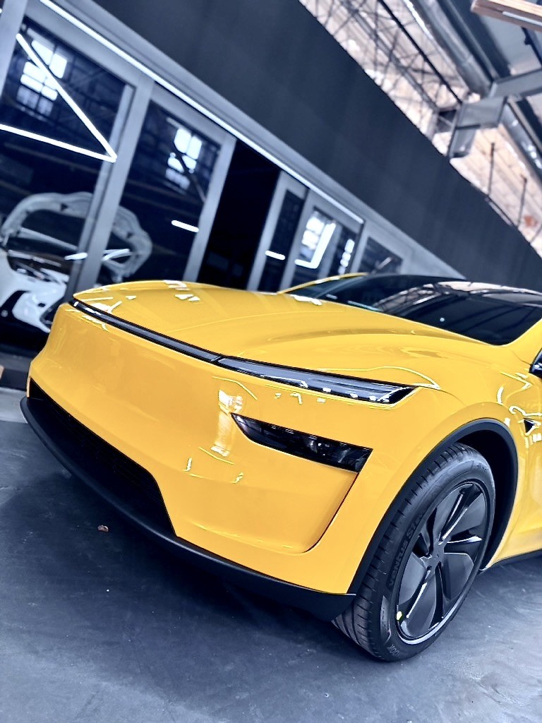 [開箱]嘉義汽車包膜｜ Tesla白TPU＋黃改色膜對照｜收邊工藝近拍，判斷師傅功力好不好！