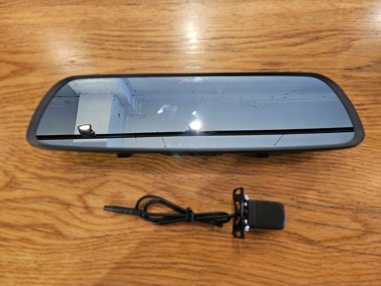 價格親民、實用的MIO R45D 雙鏡後視鏡型行車紀錄器