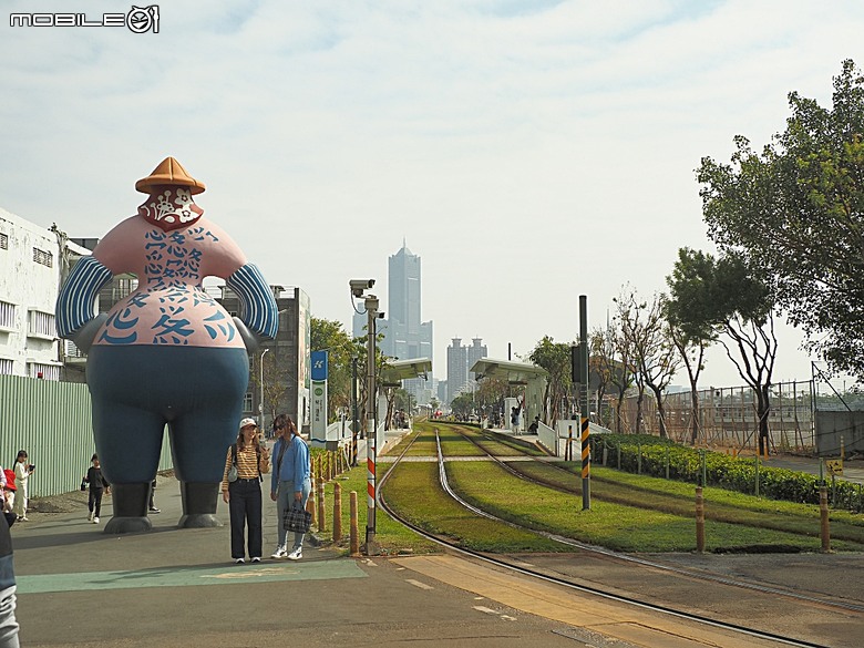 駁二藝術特區(蓬萊倉庫、大勇倉庫、大義倉庫)、大港橋、哈瑪星台灣鐵道館、典藏駁二餐廳 ARTCO、李家圓仔湯 — 冬日高雄港濱散策 駁二篇