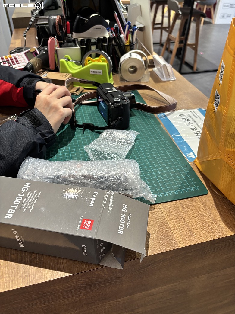 原本只是買相機，結果越買越多｜Canon HG-100TBR、LP-E17 電池與副廠座充入手心得