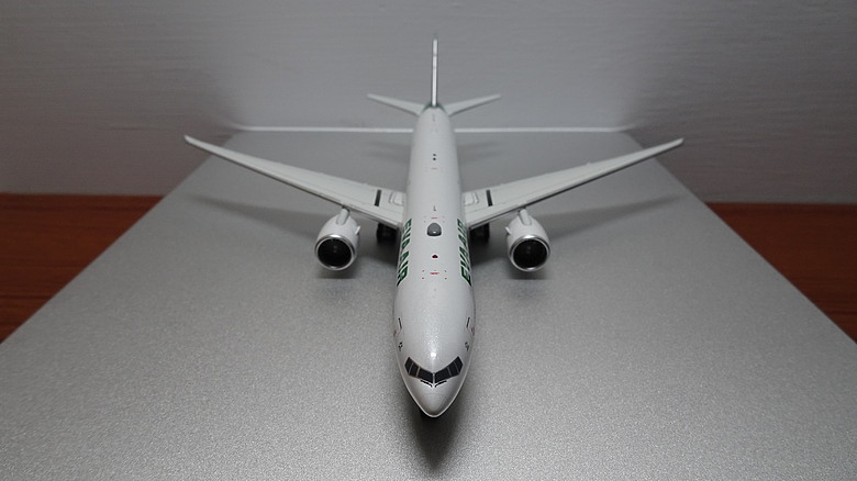 【開箱】1/400 金屬客機模型