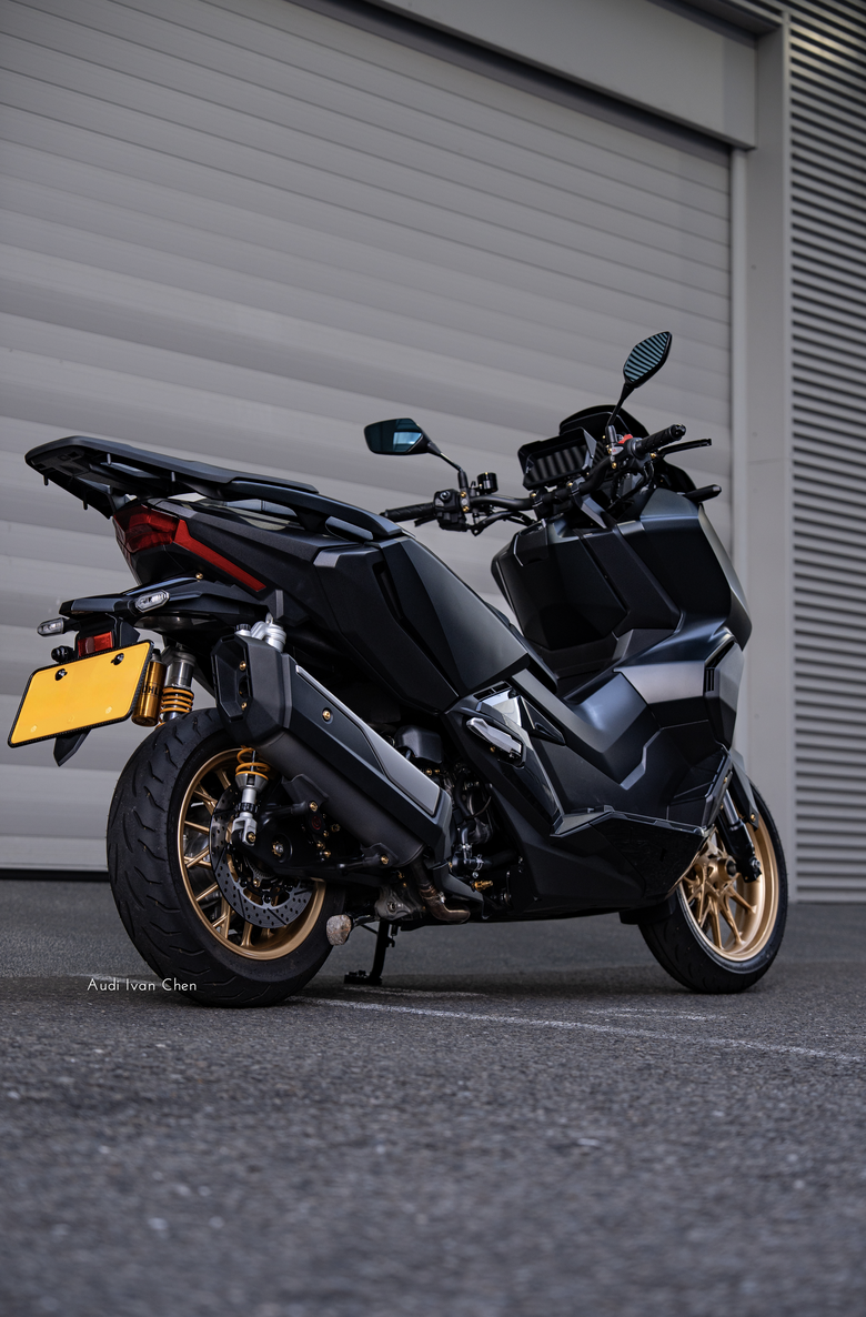 ADV350 改裝心得|Andreani 前叉+Öhlins 後避震全面升級