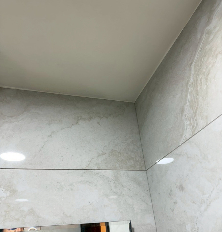 【分享】台南老公寓浴室抓漏實錄：不用拆整間！靠熱顯像儀精準定位，解決煩人的樓下滲水與反潮味