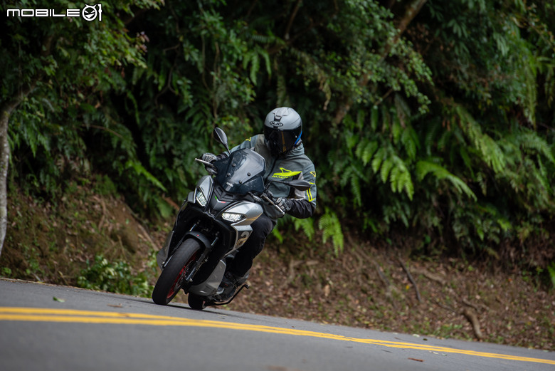 Aprilia SR-GT試駕報告｜沒踏板但很好玩！歐系速克達老車新試！