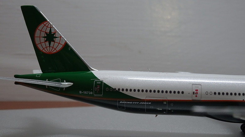 【開箱】1/400 金屬客機模型