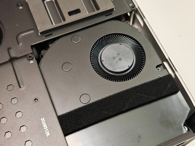 Minisforum AI X1 Pro 255 迷你電腦簡單開箱