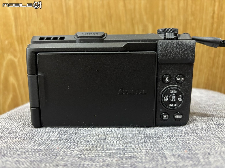 Canon PowerShot V1｜一通像詐騙的電話，讓我抽中相機75折，還順手搞定 App 中文化