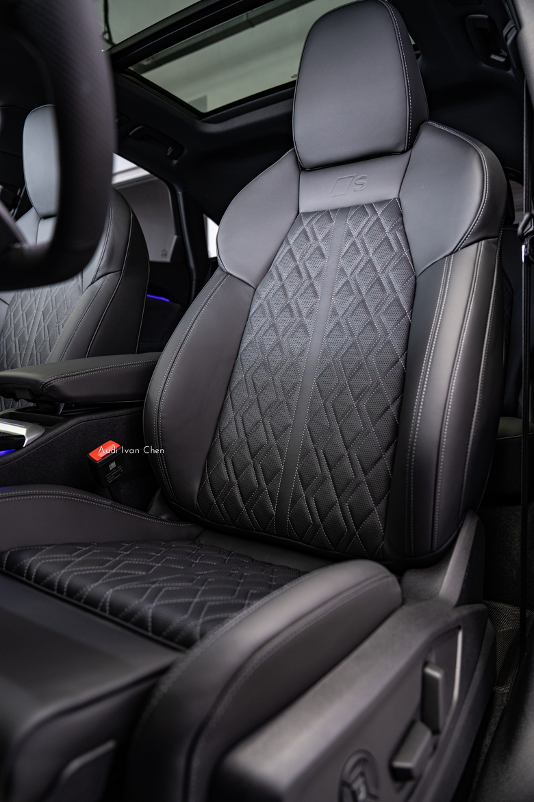 交車分享｜Audi SQ5 Sportback｜金屬眩亮藍・Ultra Blue・6I