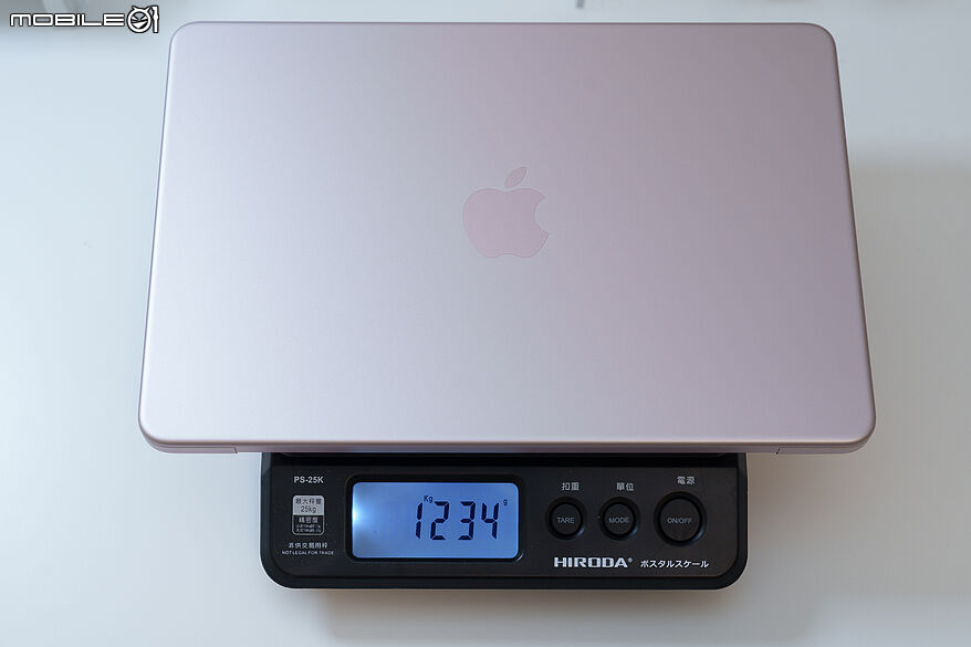 Apple MacBook Neo 開箱初步測試｜挑戰入門級筆電的超高 CP 值之作