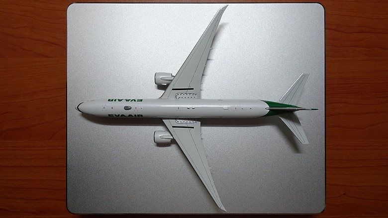 【開箱】1/400 金屬客機模型