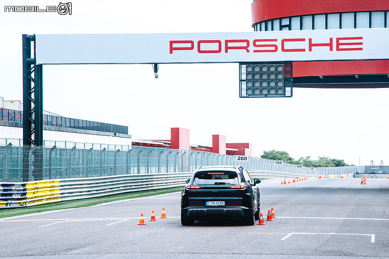 Porsche Cayenne Turbo Electric 賽道試駕｜比想像更快、更狠的純電Cayenne！