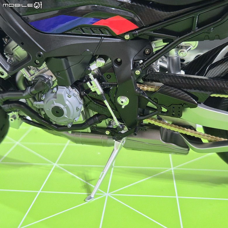點我看大圖 🔧【模型新手也能輕鬆組 Part5】🏍️ 1/9 MENG MT-009S 1/9 BMW M1000RR 悅色版