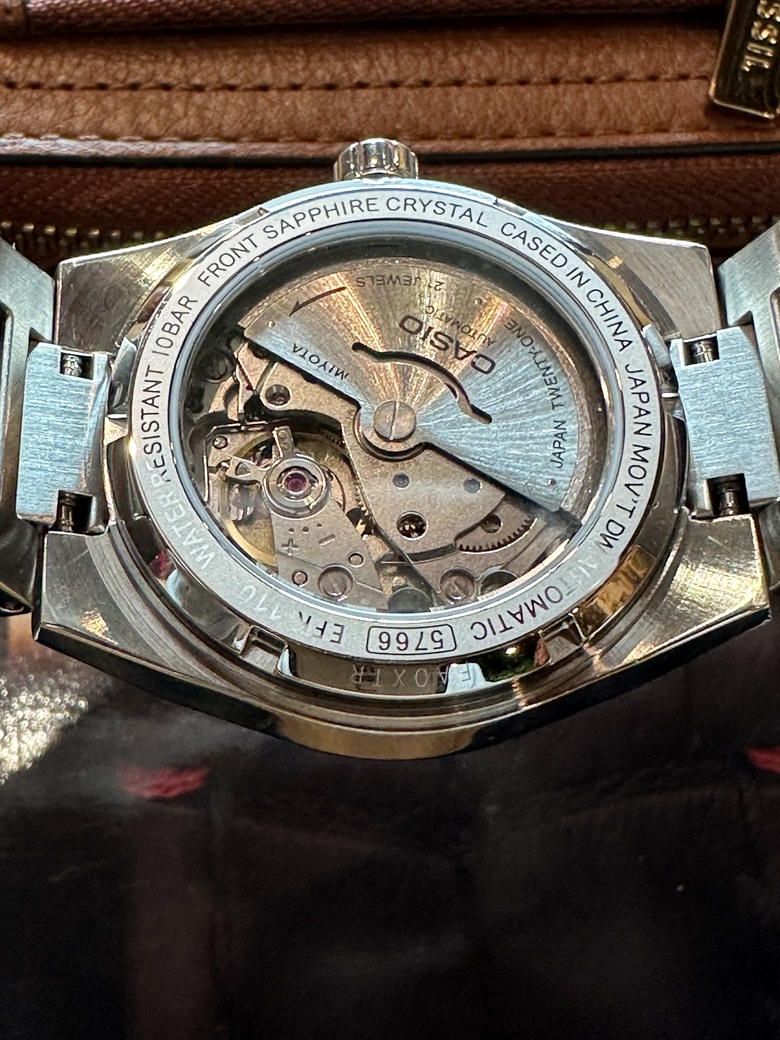 ［開箱］CASIO的創新與經典,機械錶和電子錶雙重衝擊。EFK-110D-2A加DW-6900JV-1DR