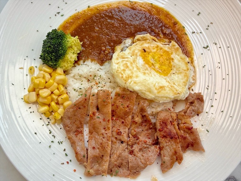 后里早午餐推薦，拼盤、鍋燒、咖哩飯統統有，就在麗寶樂園附近！