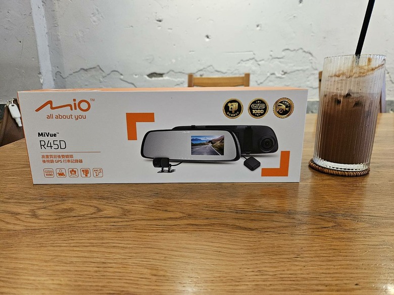 價格親民、實用的MIO R45D 雙鏡後視鏡型行車紀錄器