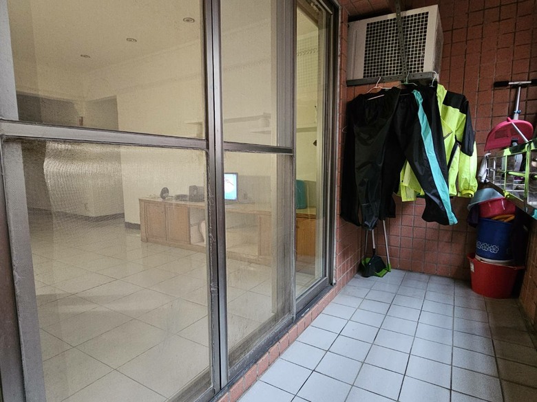 龍騰大地 屋主自售 四房雙陽台平車