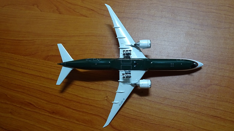 【開箱】1/400 金屬客機模型