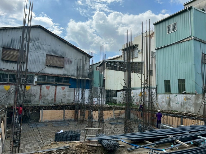 台中室內設計分享|自地自建四層透天完工開箱,電競室公仔展示牆+頂樓露台一次實現