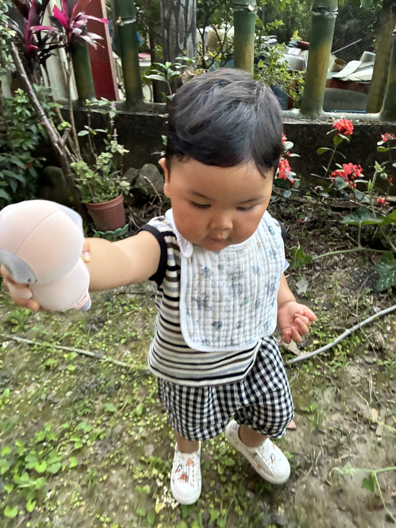 點我看大圖 【小宅開箱】2 歲小孩的新室友!SHARP 小獴友 Poketomo 口袋陪伴機器人開箱領養