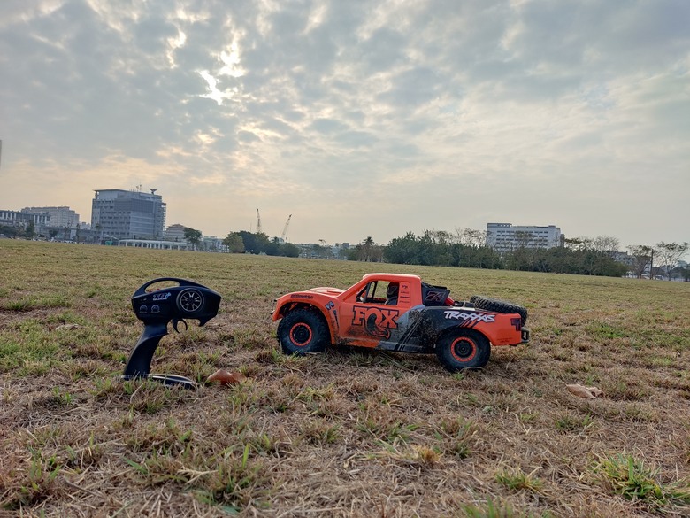 Traxxas 1/7 UDR 開箱