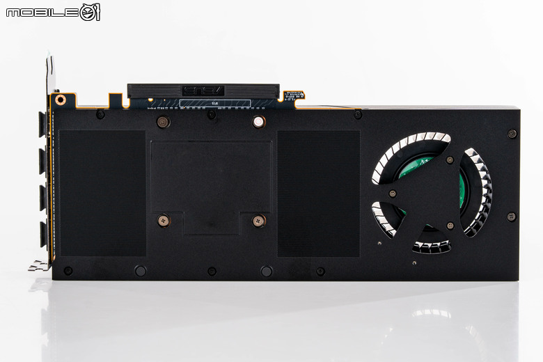 華碩 TURBO Radeon AI PRO R9700 32GB 繪圖卡開箱實測 以大容量記憶體提供更多 AI 應用執行空間