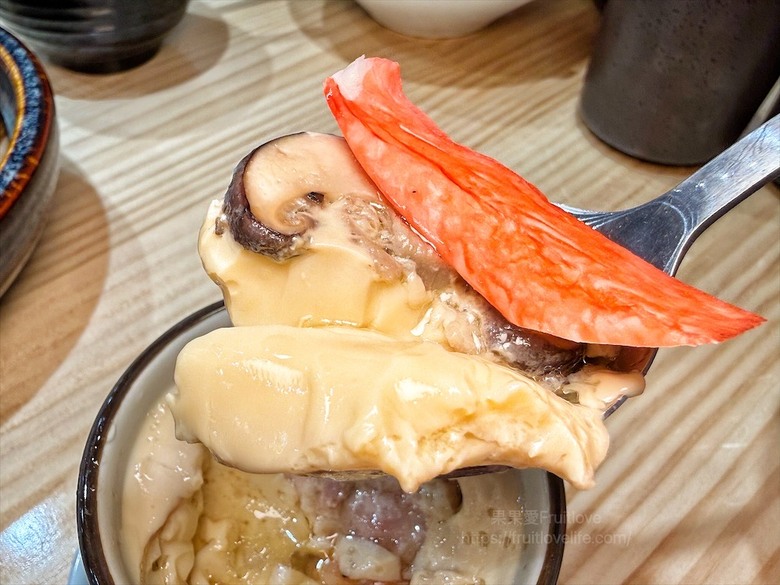 平價日本料理，生熟丼、刺身、炸烤物，無低消續飯湯吃到飽、壽星送生魚片蛋糕，寵物友善