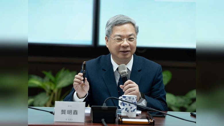 高雄 男自撞分隔島謊稱打瞌睡.....毒駕...
