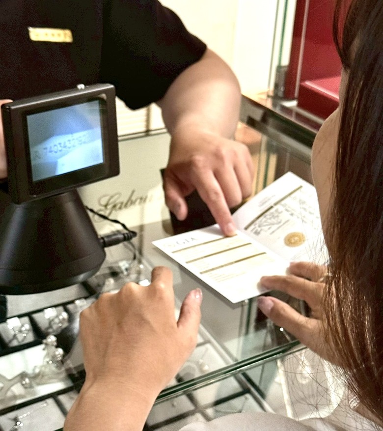 [分享] 台南永康 GIA 鑽戒/金飾挑選心得：五月母親節禮物開箱，一家充滿溫度的巷弄銀樓